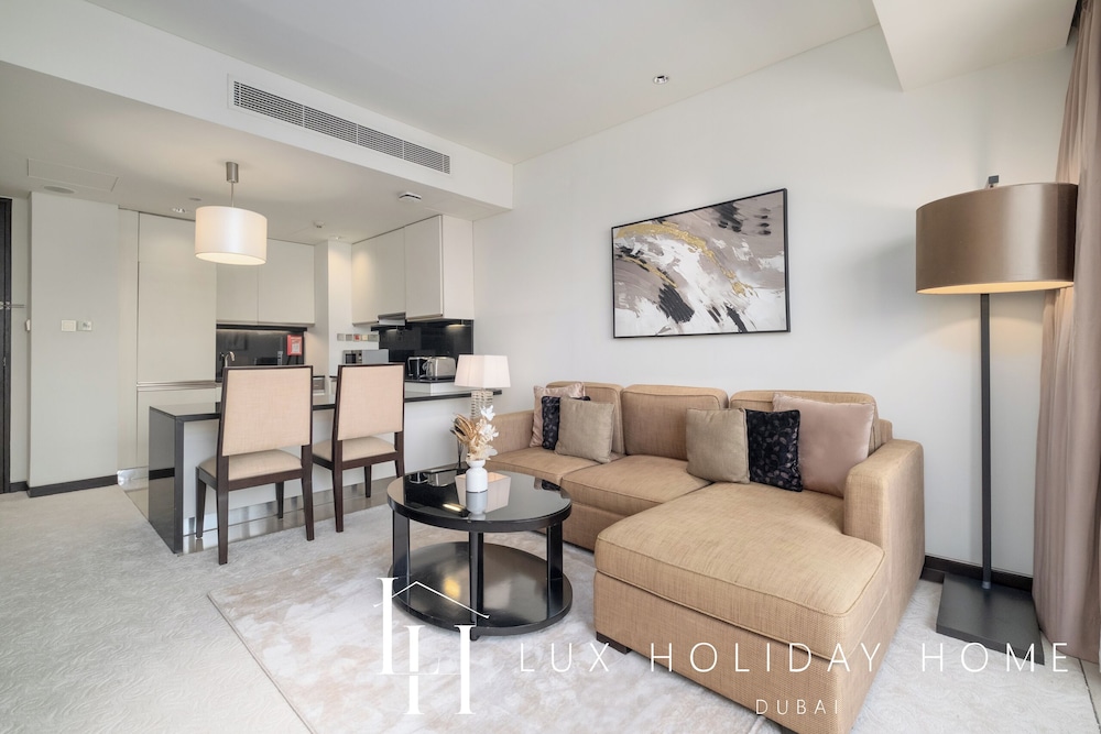LUX The JW Marina Suite 4