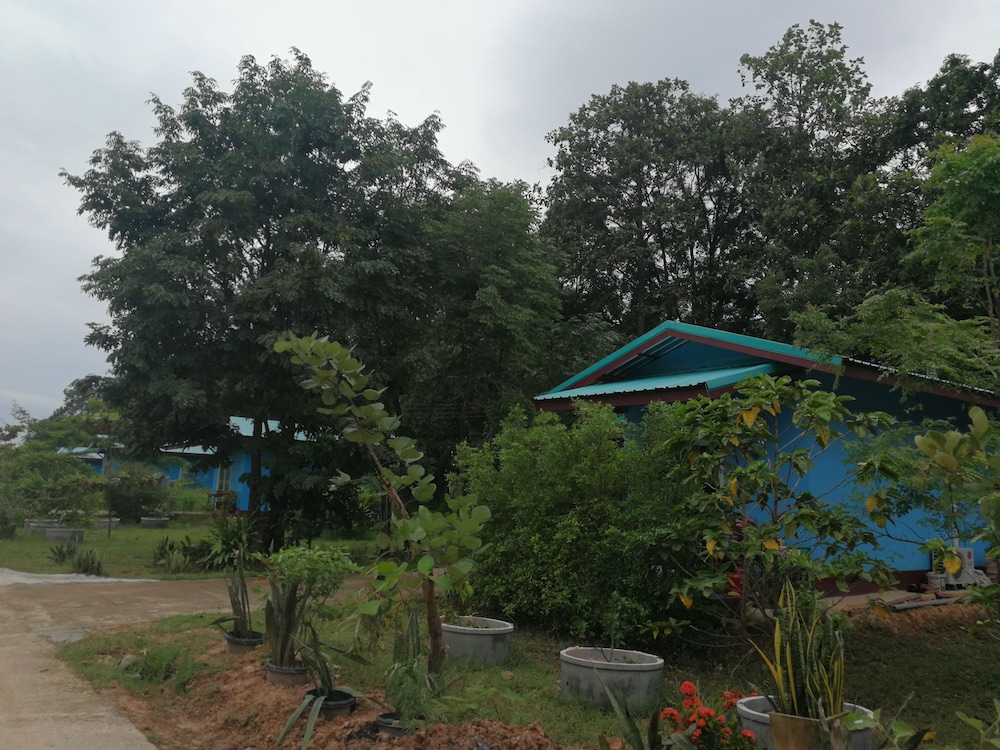Charoensook Resort