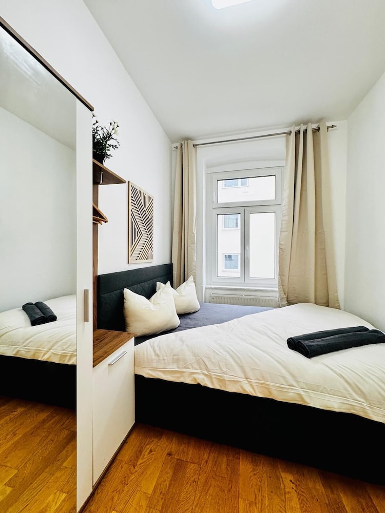 Comfy 4BR 10 Min Transport to Stadthalle