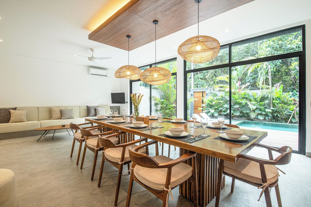Elegant 5BR Canggu Villa 400m to Pristine Beach
