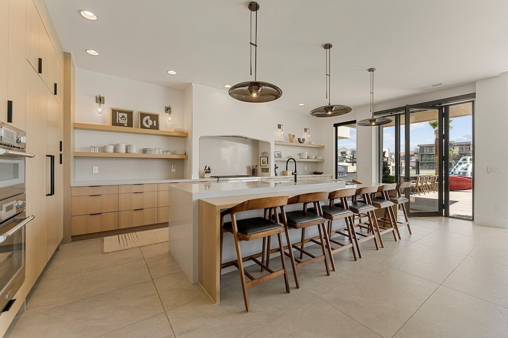 Luxury Beachside 7 Bedroom Home