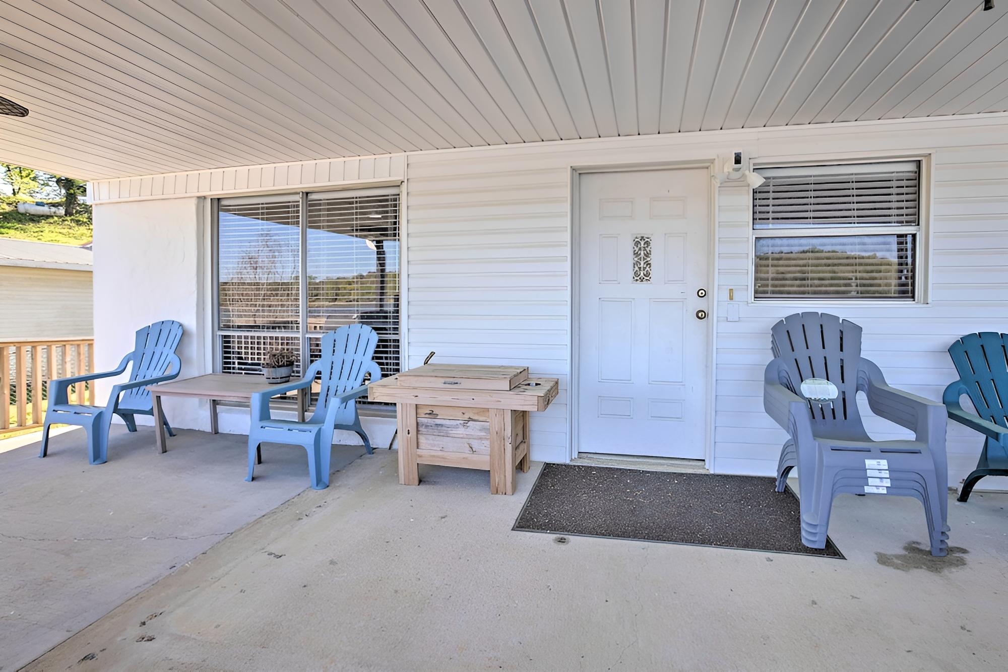 Lakefront Abode w/ Dock ~ 15 Mi to Talladega! view 4