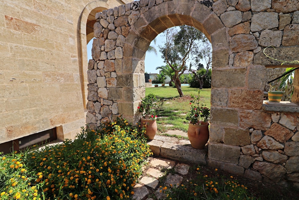 Villa Alida - Con Ampio Giardino e Piscina Privata nel Salento view 2