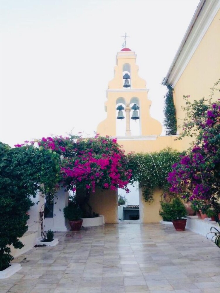 Villa Ampelaki (30 meters to the beach)