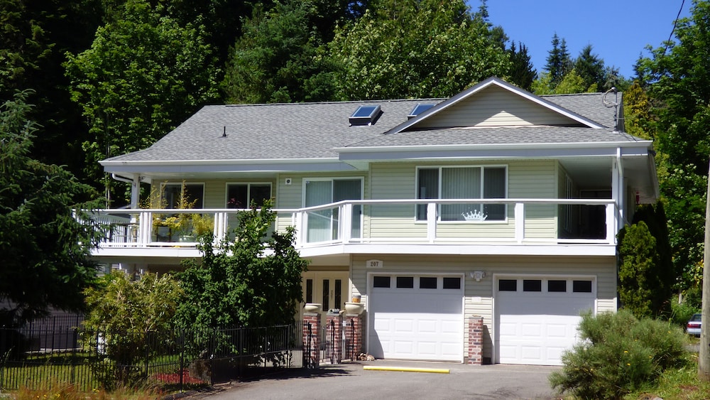 Crown House Bed & Breakfast