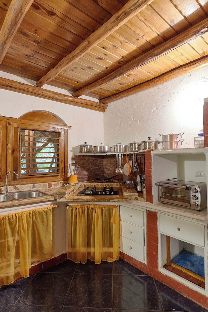 CHALET TROPICAL Hotel & Restaurant-Pizzeria