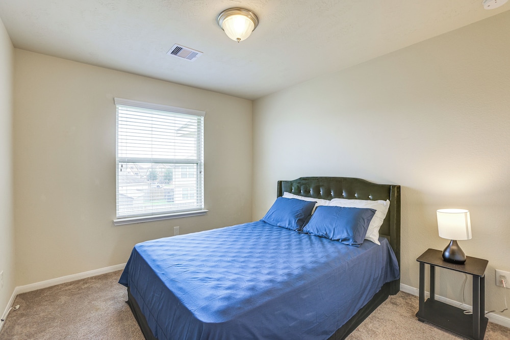 Covered Patio & Spacious Yard: Houston Area Home!