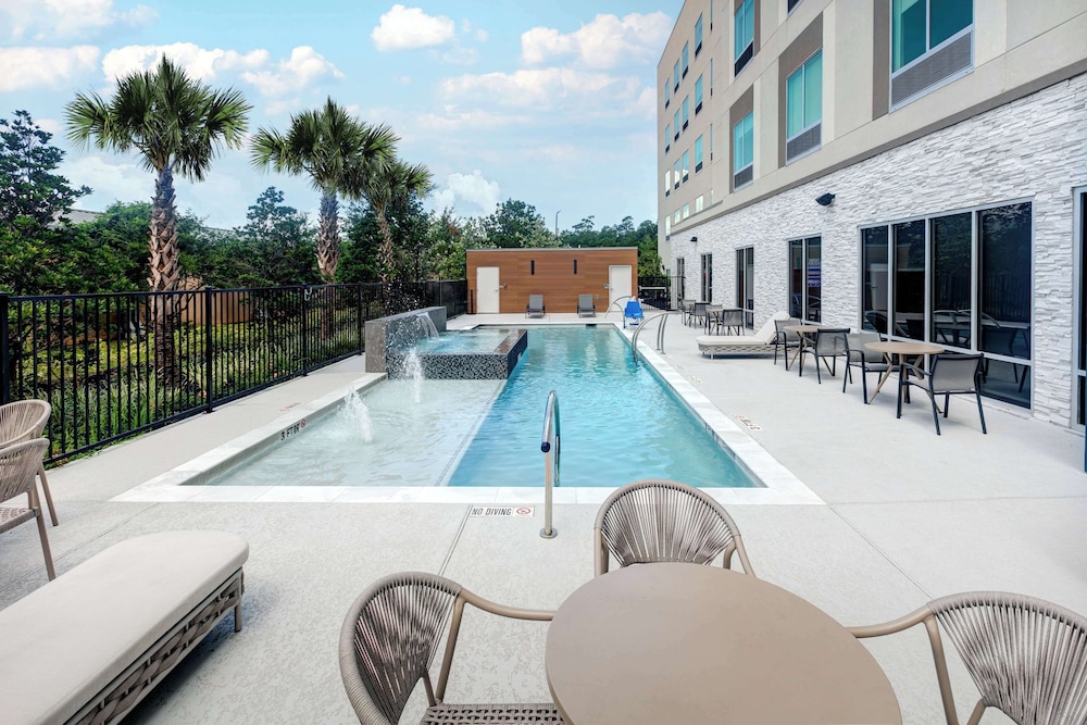 Hampton Inn Suites Shenandoah The Woodlands, Tx - Property Image 11