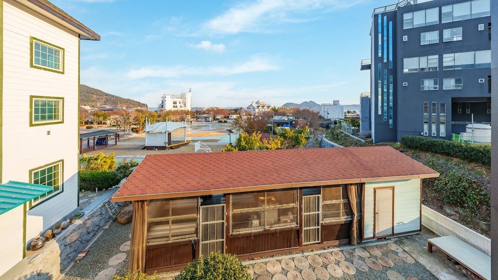 Geoje Peugeot Gomsol Petfriendly Pension
