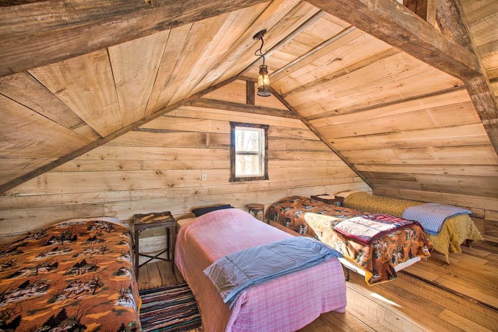 Rustic Powersville Cabin: Secluded Countryside!