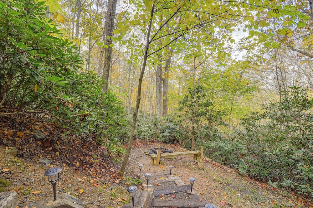 10 Mi to Sugar Mtn: Blue Ridge Family Cabin