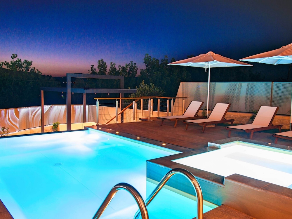 2 new Villas With Heated Pool, Rent Separately or Together at Kournas Lake photo 4