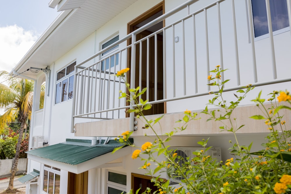 Le Manglier Guest House