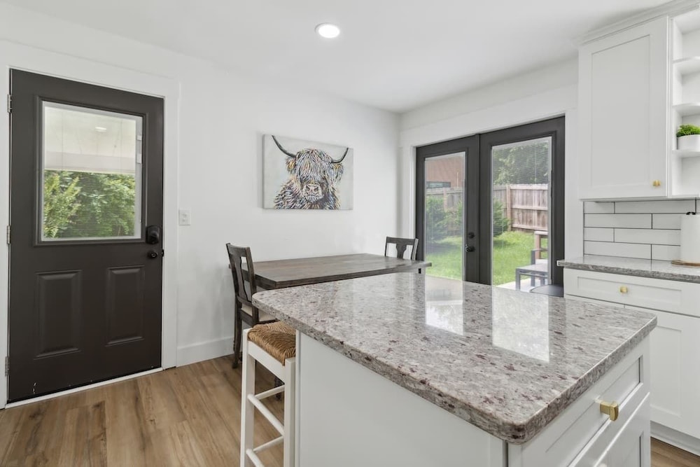 Chic Retreat Near Downtown Nashville 3 Bedroom Home by RedAwning