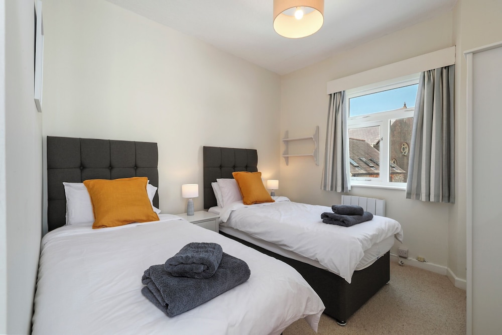 5 Paragon Court - Sea Front Apartment