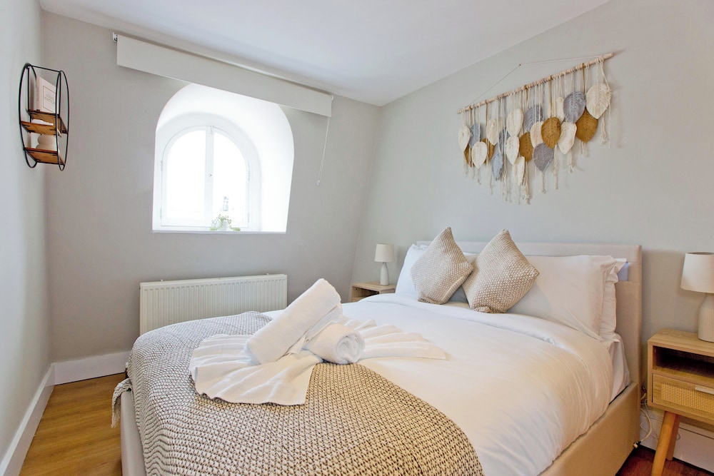 Imperial Hogarth Road Apartment