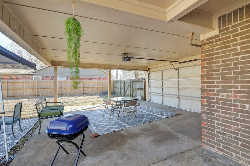 4 Mi to Shelby Farms Park: Memphis Home w/ Patio!