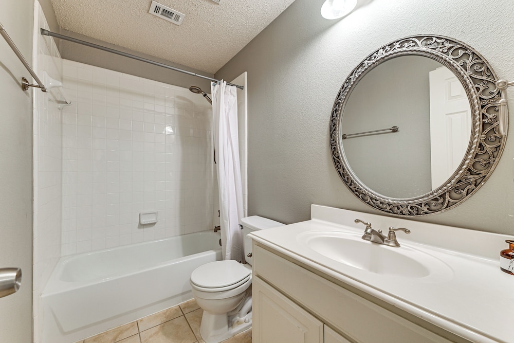 DFW Sports Hub: Home w/ Pool & Hot Tub in Frisco!