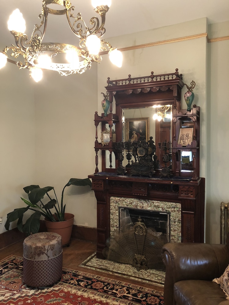 Vineyard Mansion & Carriage House Bed & Breakfast
