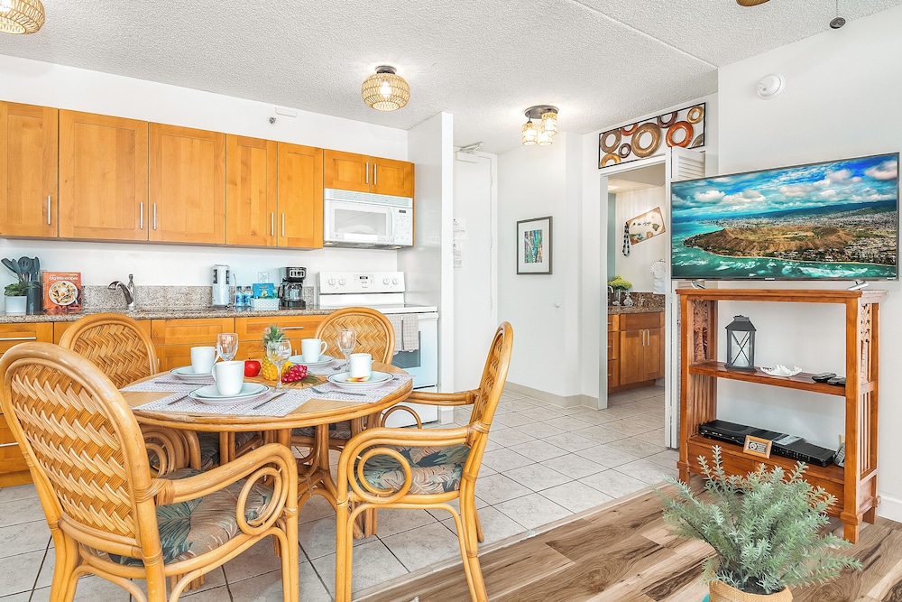High Floor Ocean View Condo (King Bed and Parking): kitchen photo