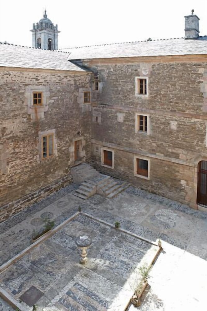 Albergue Monasterio de La Magdalena - Hostel