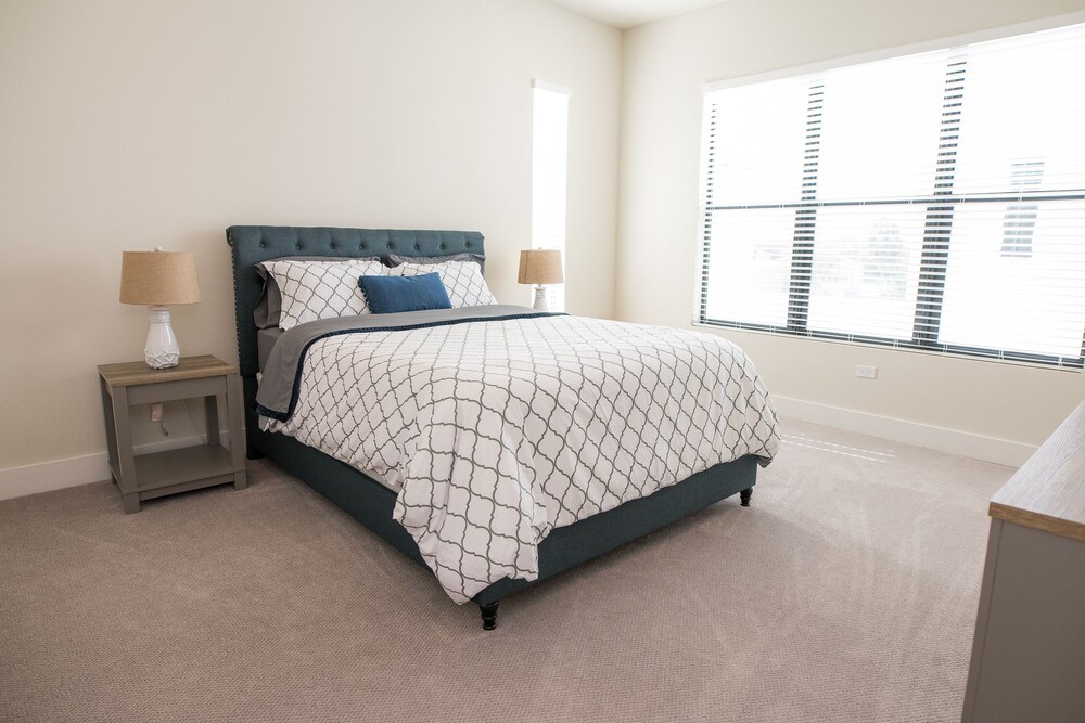 Modern 3 Bed Smarthome in Heart of Tampa