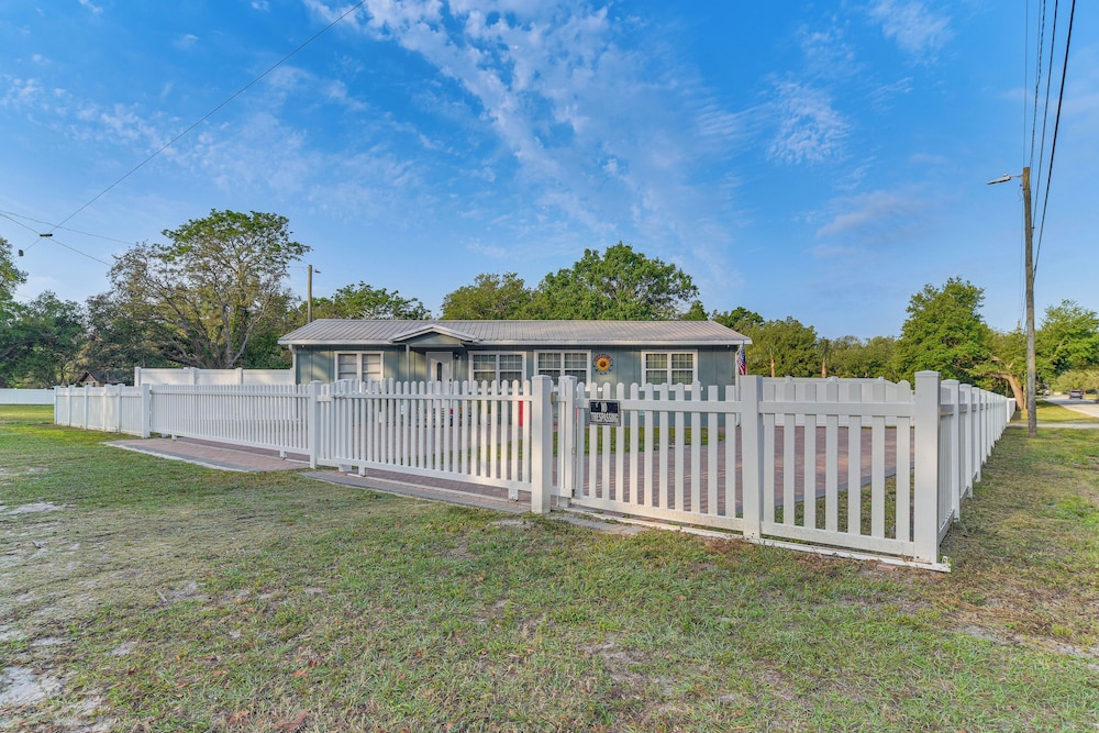6 Mi to Busch Gardens: Family & Pet Friendly Home