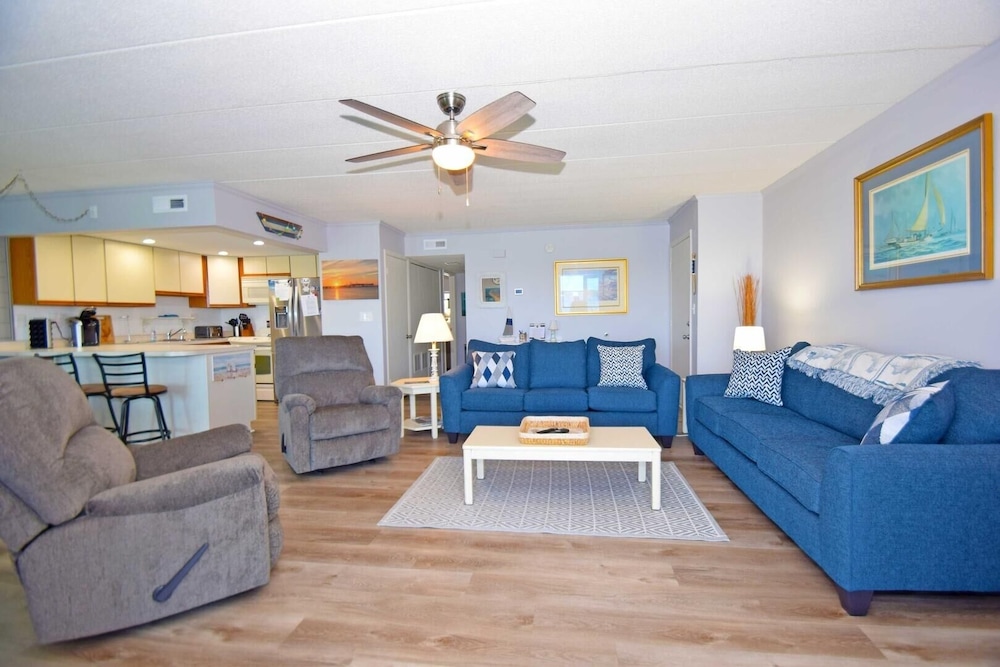 Harbour Island 303L 2 Bedroom Condo by RedAwning view 4