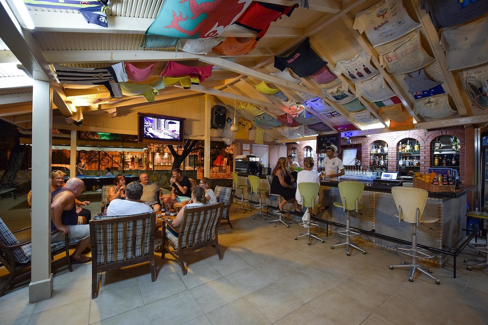 Belcehan Beach Hotel - Image 37