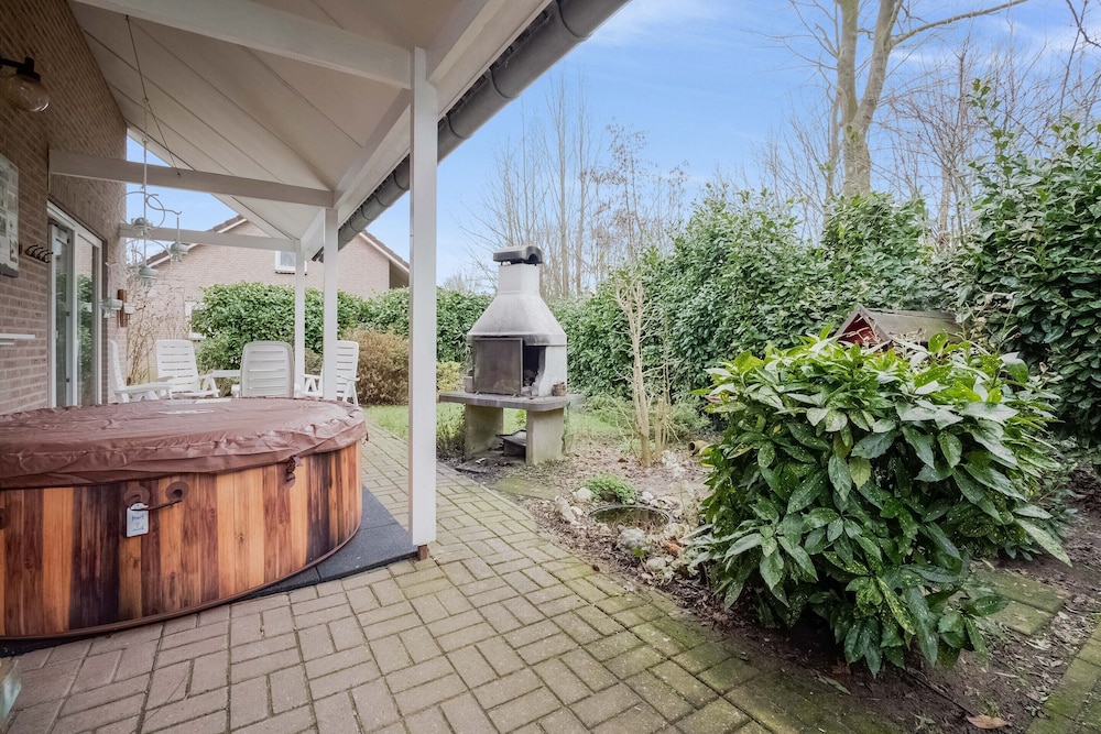 Lush Bungalow in Beek Gem Montferl& with Hot Tub view 2