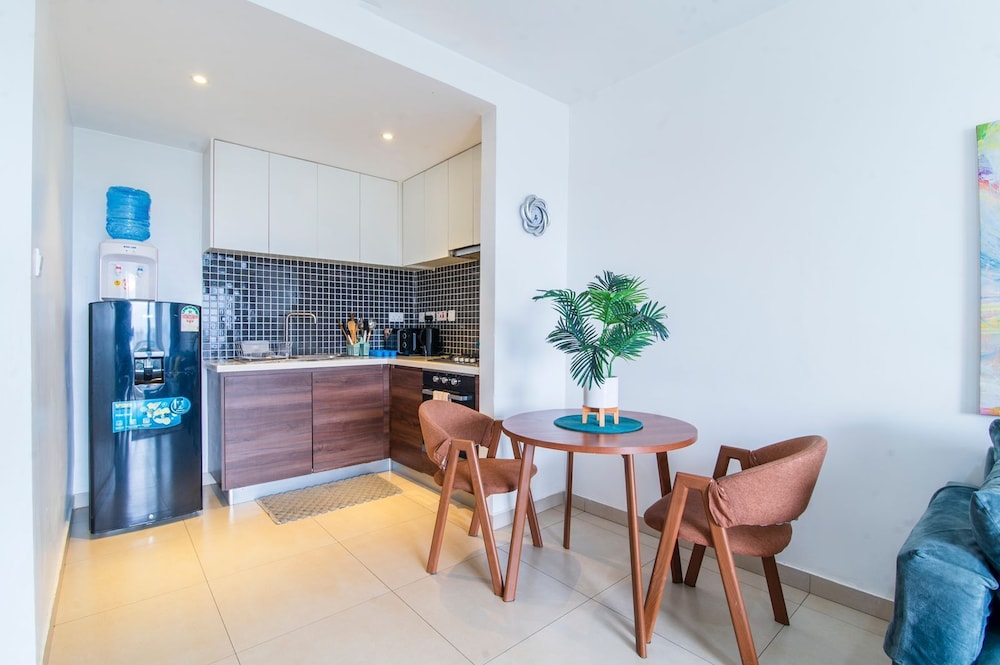 Astoria 1 BR with Gym &Pool In Lavington