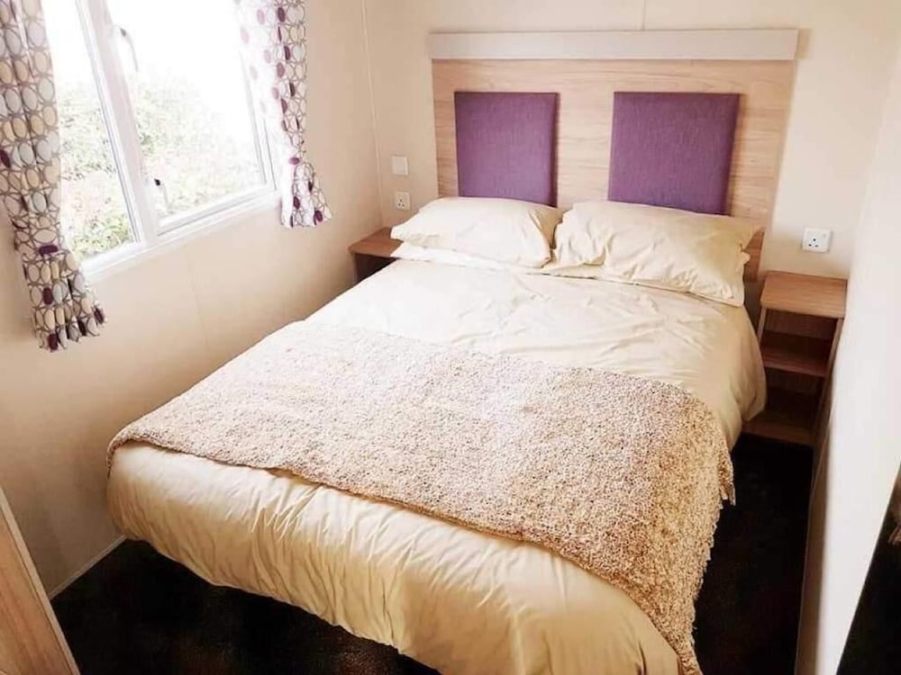 Lovely 4-bed Lodge in Great Yarmouth view 3