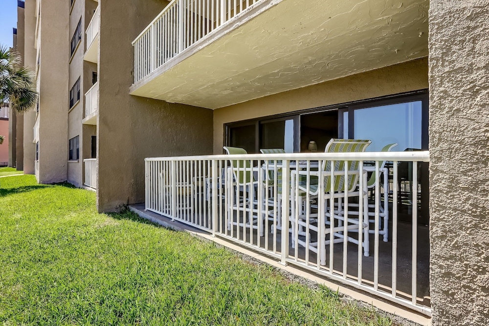 Fernandina Beach Vacations - Enchanting Ground Unit Condo Few Steps Away from the Ocean Side by RedAwning - Property Image 34