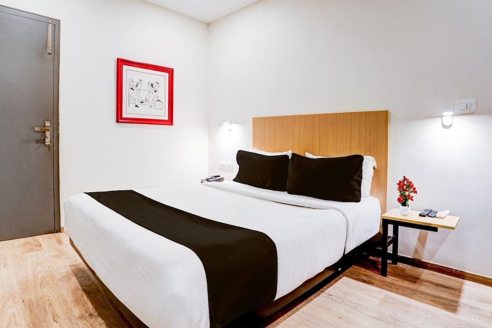 Cozy Stays Near Halasuru Metro Station