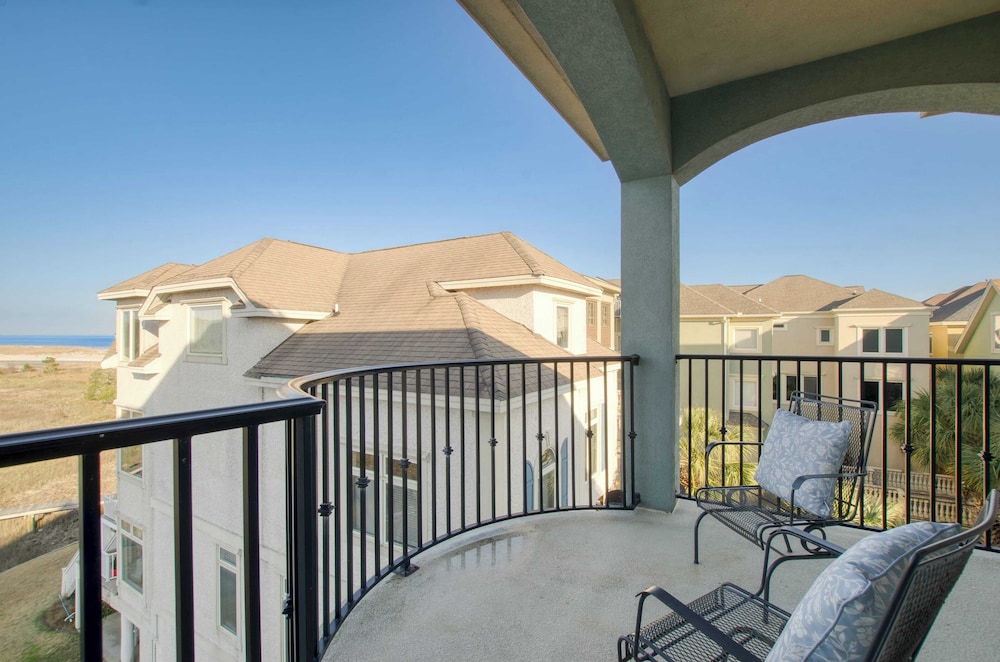 Sleeps 38 2 Homes, Steps to the Beach, Private Pool + Hottub, Game Room, Views