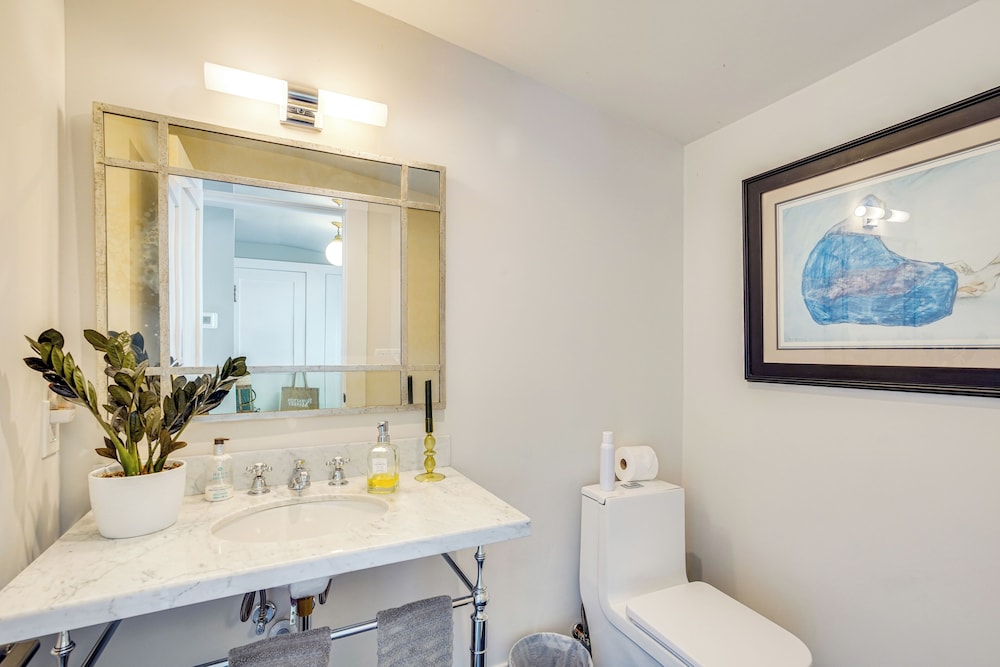 Walk to Beach: Luxe Home w/ Fire Pit in Rowayton!