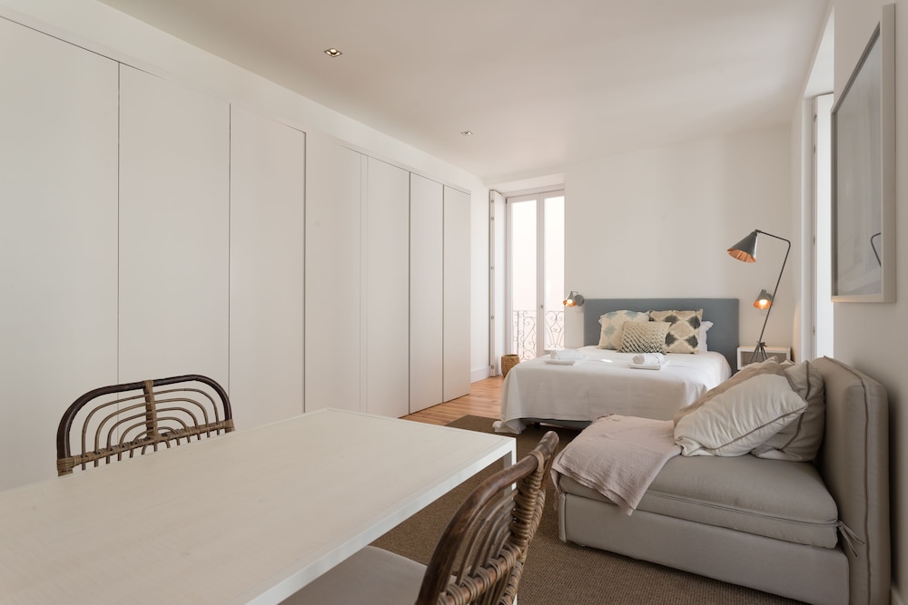 Chiado Studio and One-Bedroom Apartment - by LU Holidays