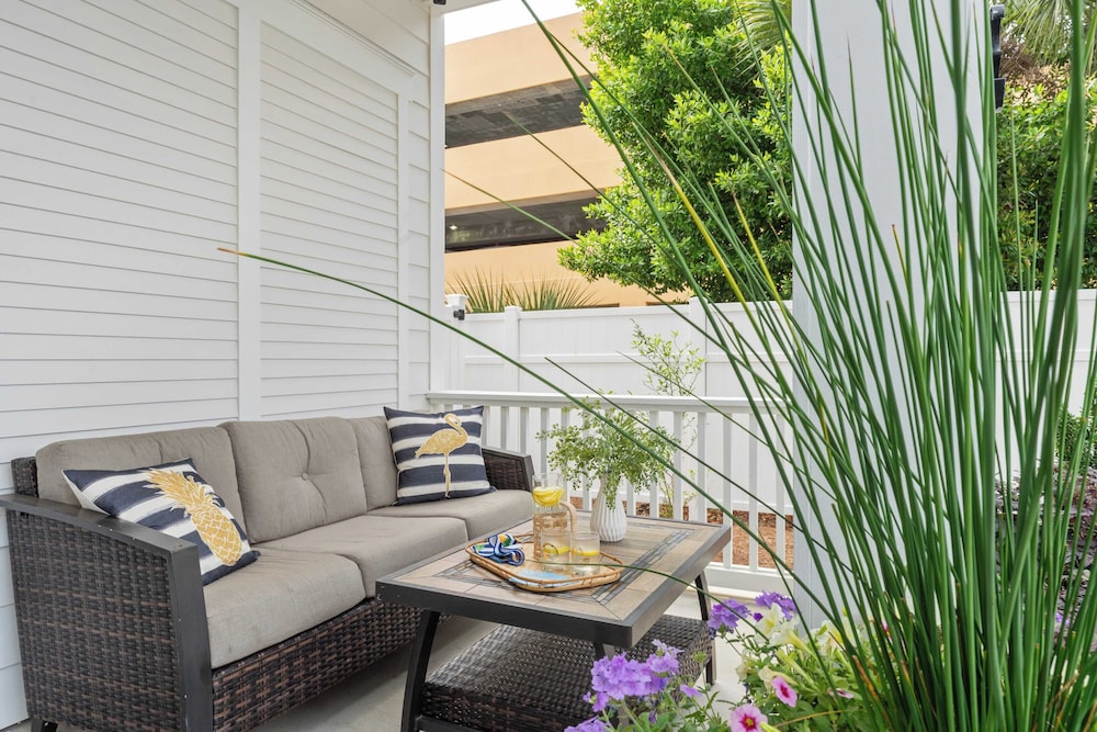 Pool, Patio & Outdoor Dining + Walk to Shore, Pier Park Sanctuary on Sands