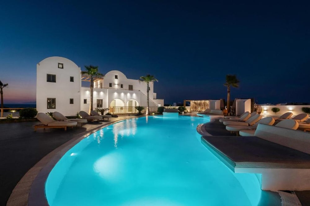 Amethyst Luxury Suites - Oia Family Suite