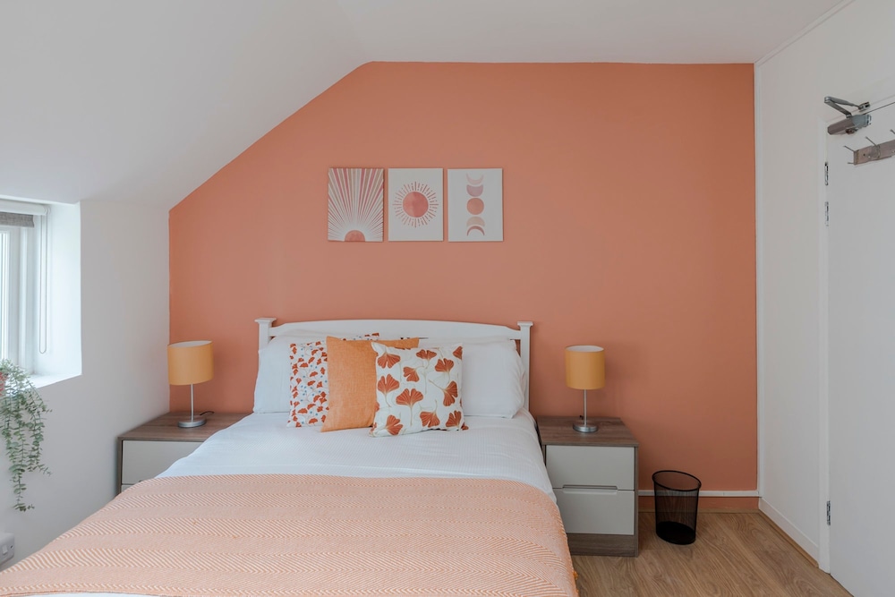 Wonderland - Fitzrovia - by Frankie Says