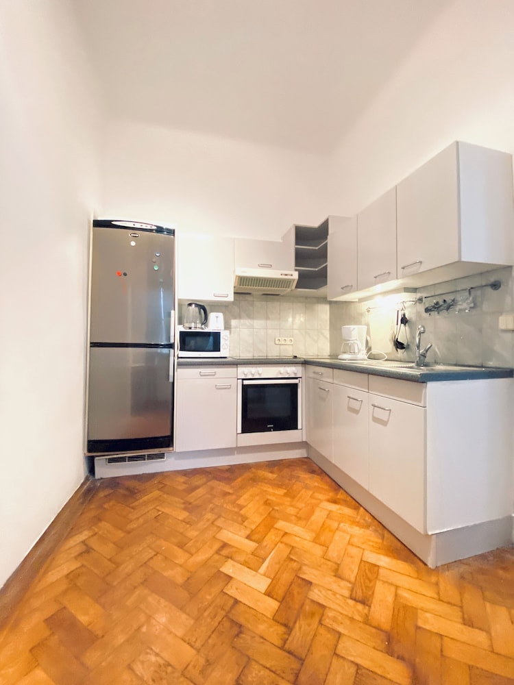 Cozy 2BR Apartment Near Westbahnhof