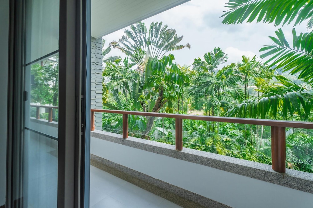 Pearl Of Naithon 3 Bedroom Beachfront Condo