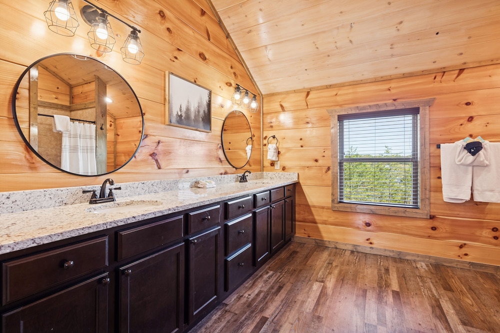 Smoky Blue Haven 3 Bedroom Cabin
