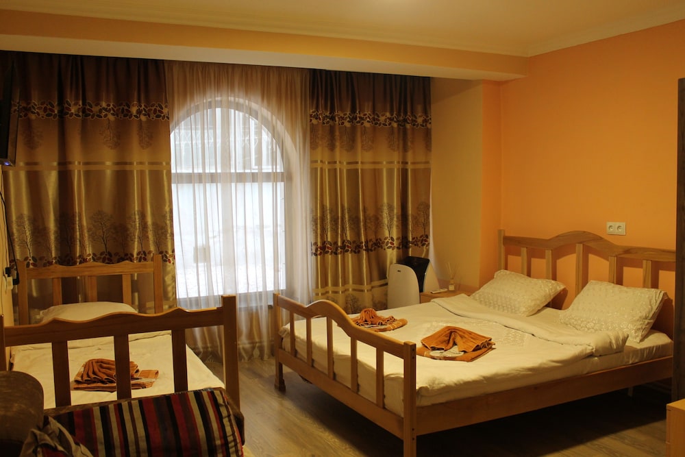 Old Yerevan Hostel & Tours