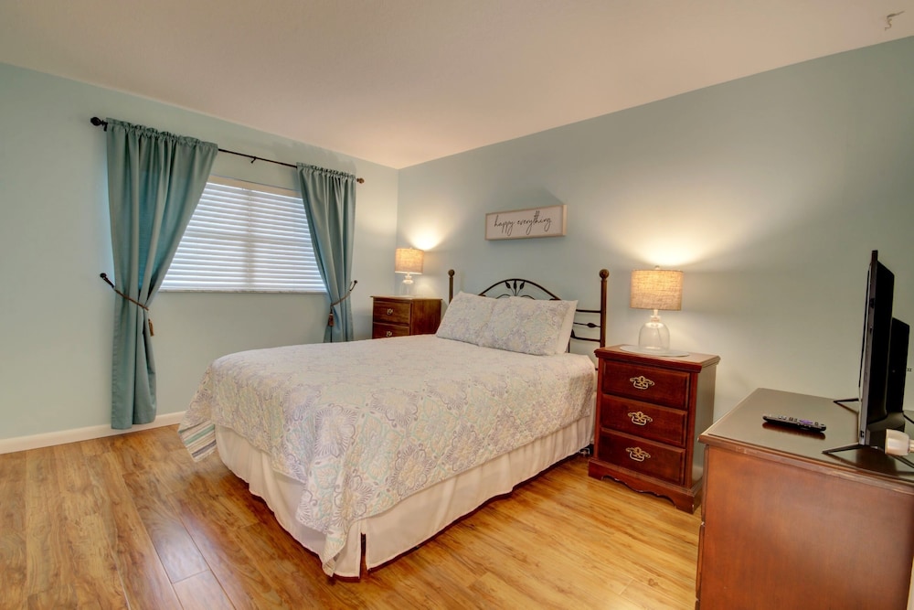 561 El Matador 2 Bedroom Condo by RedAwning