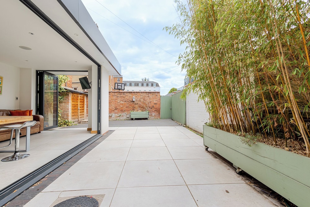 Elegant Townhouse&Basement in Leamington