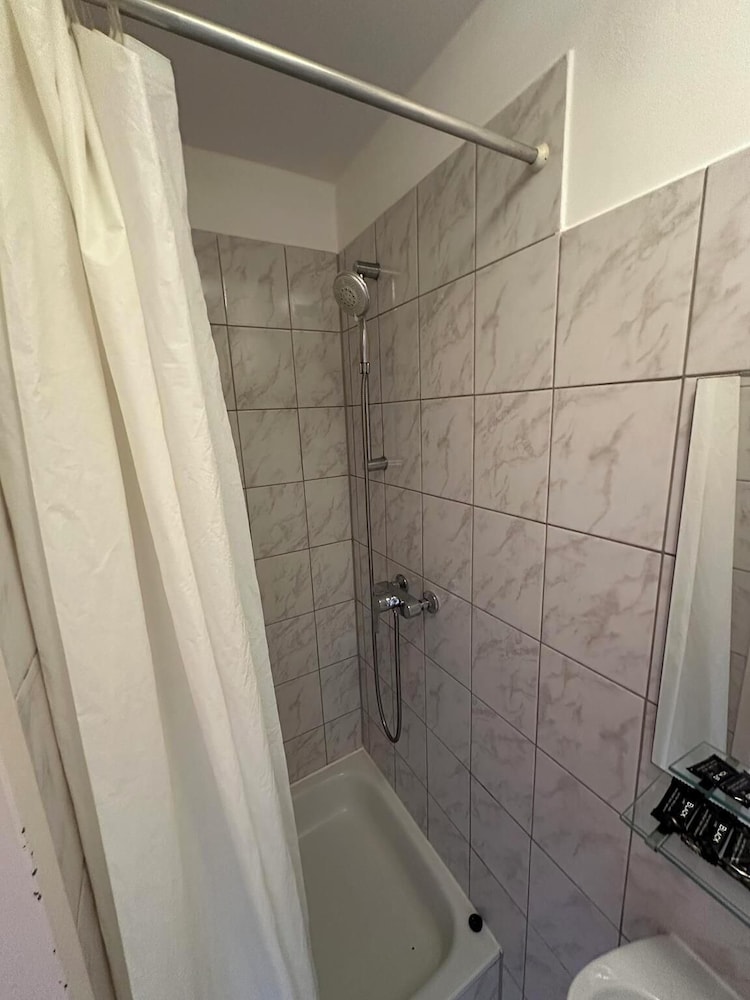 2-Rent Group Hostel Apartments HAN53