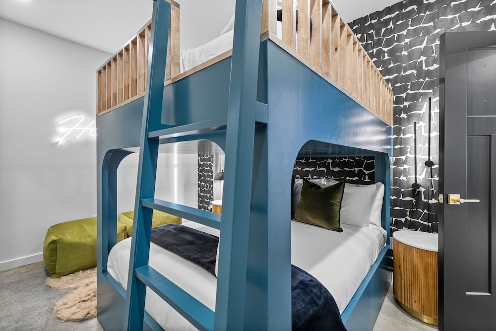 Modern Cowboy - Private Balcony - Mins To Broadway