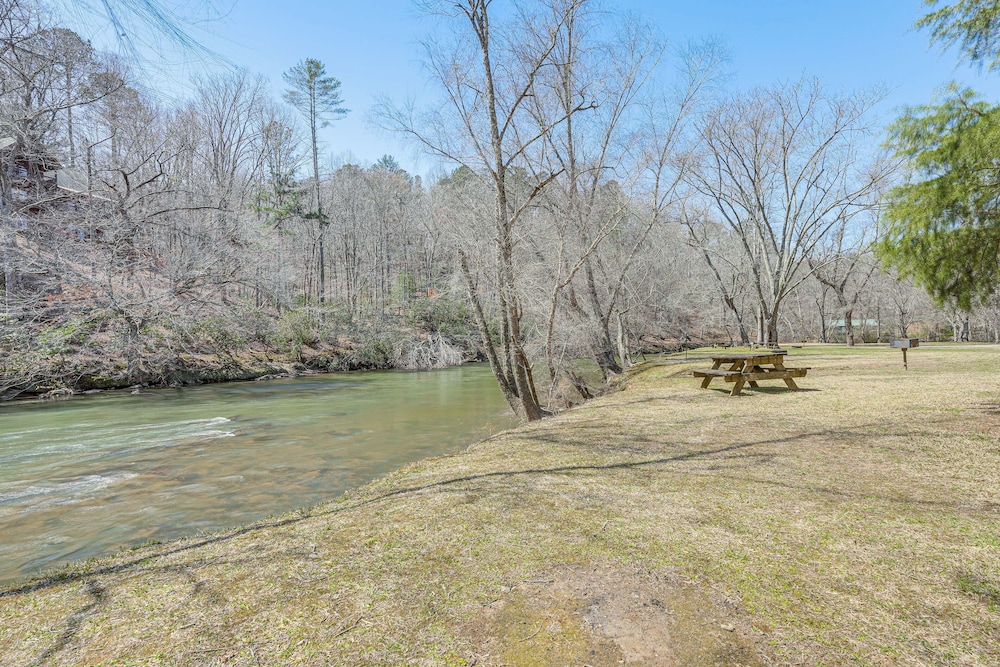Ellijay Home 4 Mi to Dtwn: Hot Tub & Resort Perks!