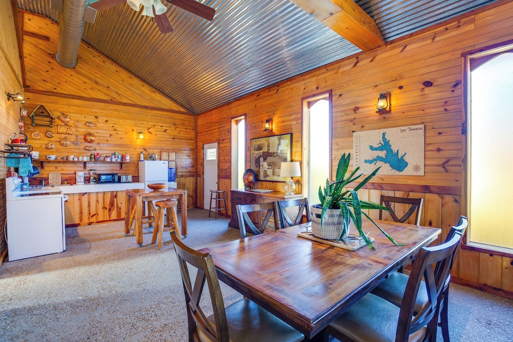 Indoor Pool & Boat Ramp: Lake Tawakoni Group Gem